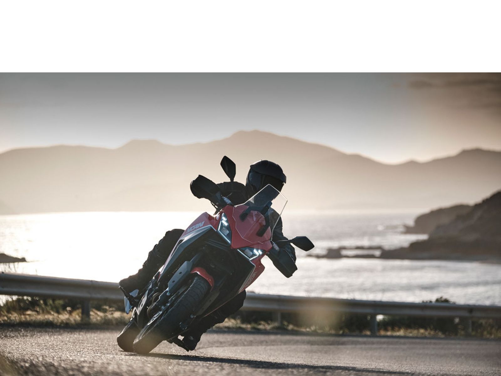 Мотоцикл MOTO MORINI X-CAPE 650 (RED PASSION) 2026